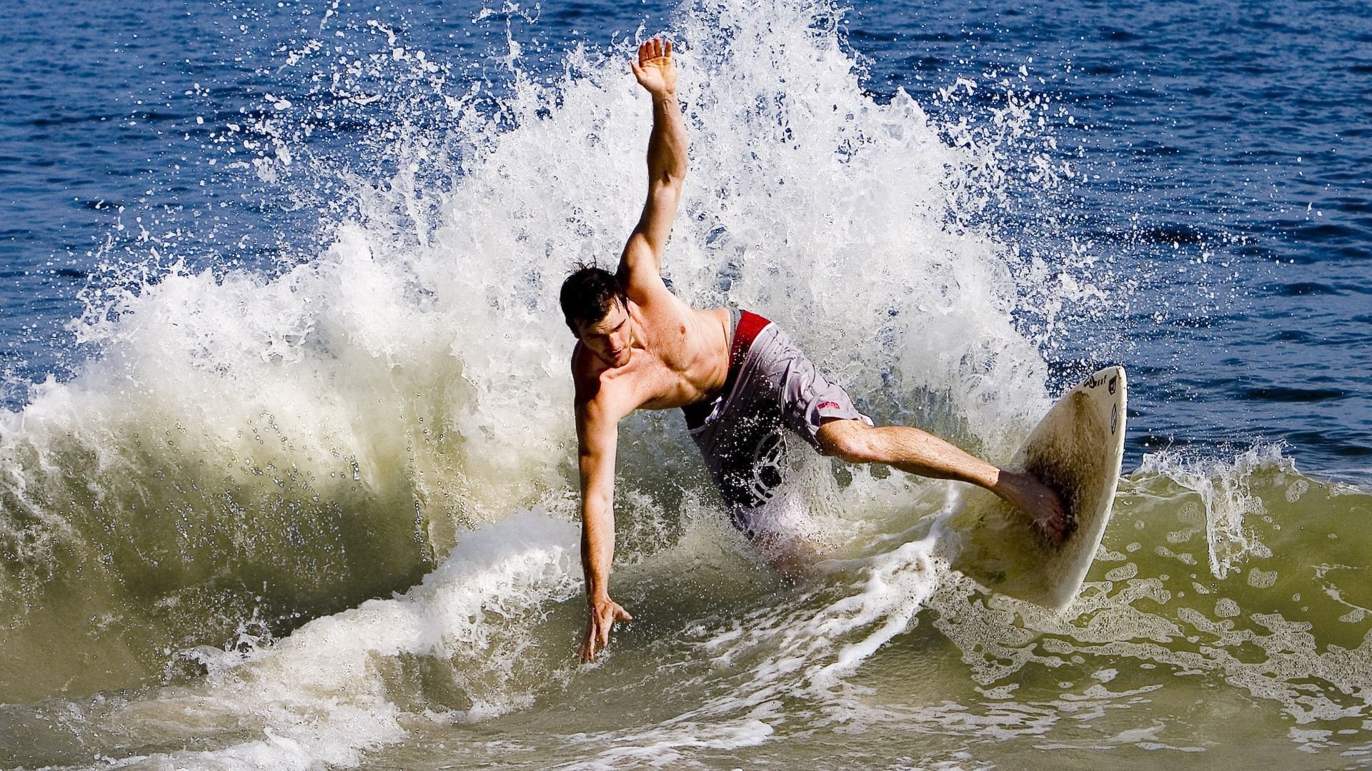 当篮球与F1轰鸣交叠，锡安接管新赛季，公牛单节击溃雷霆的启示